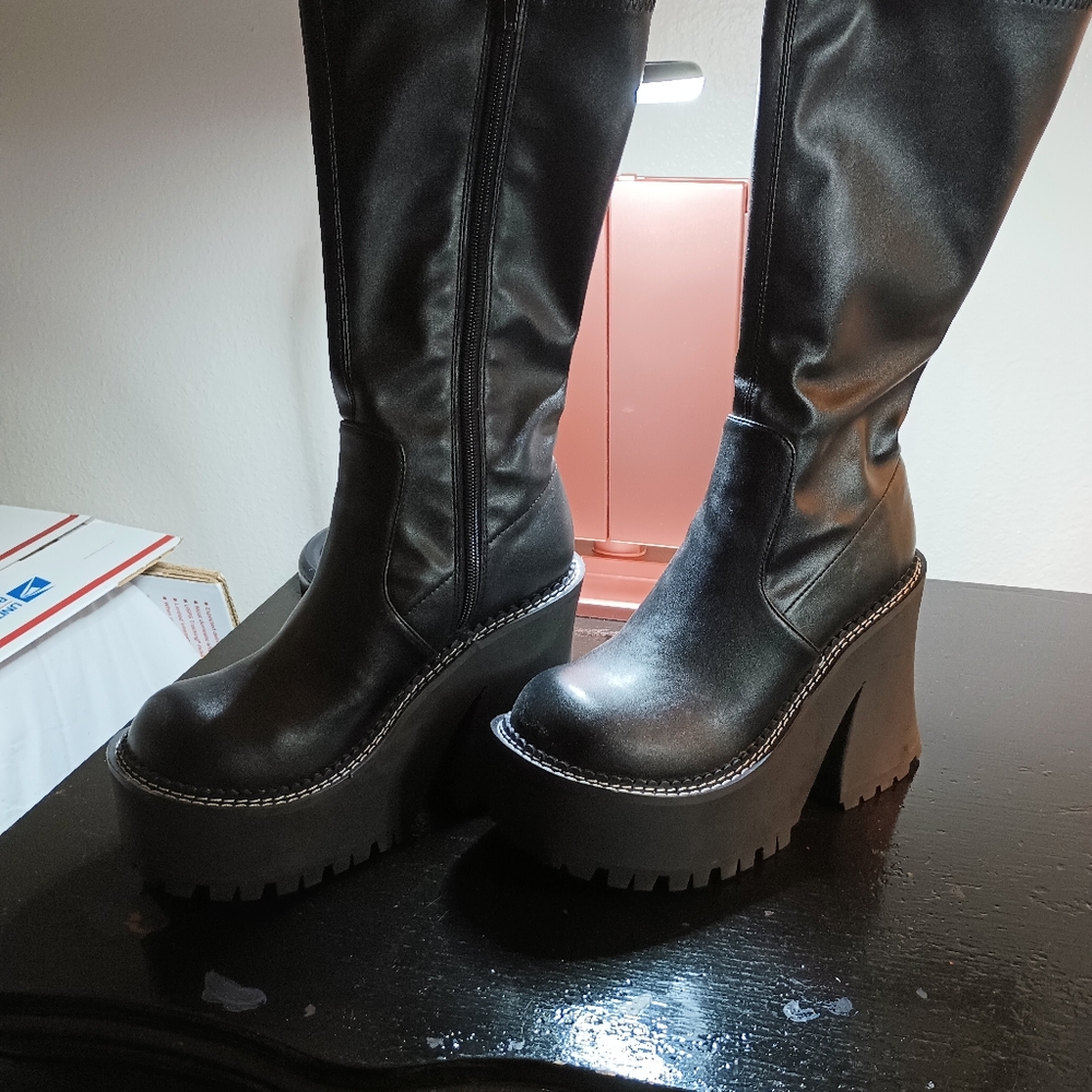 Dolls kill Delia black chunky goth boots